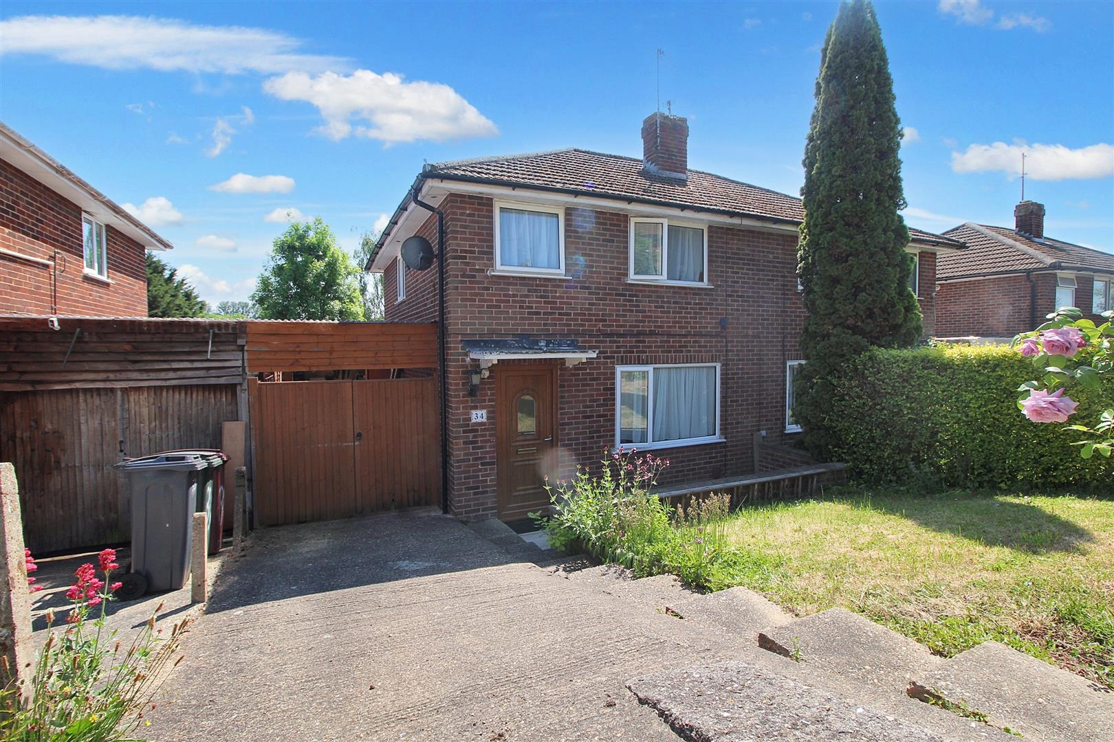 2 bed property in Birdhill Avenue, Reading